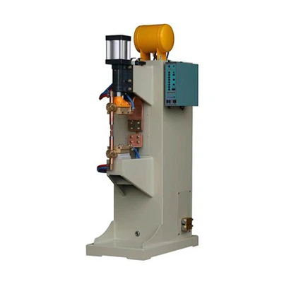 Qual è il livello di vibrazione di una saldatrice a punti CA durante il funzi...